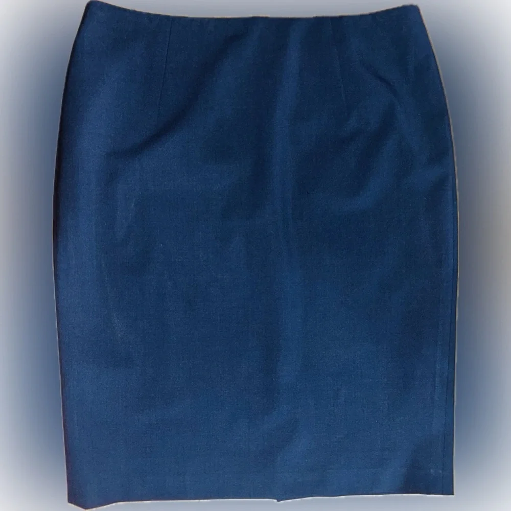 EUC Hugo Boss SZ 10 laine wool pencil skirt w/rear concealed zipper/6” rear slit